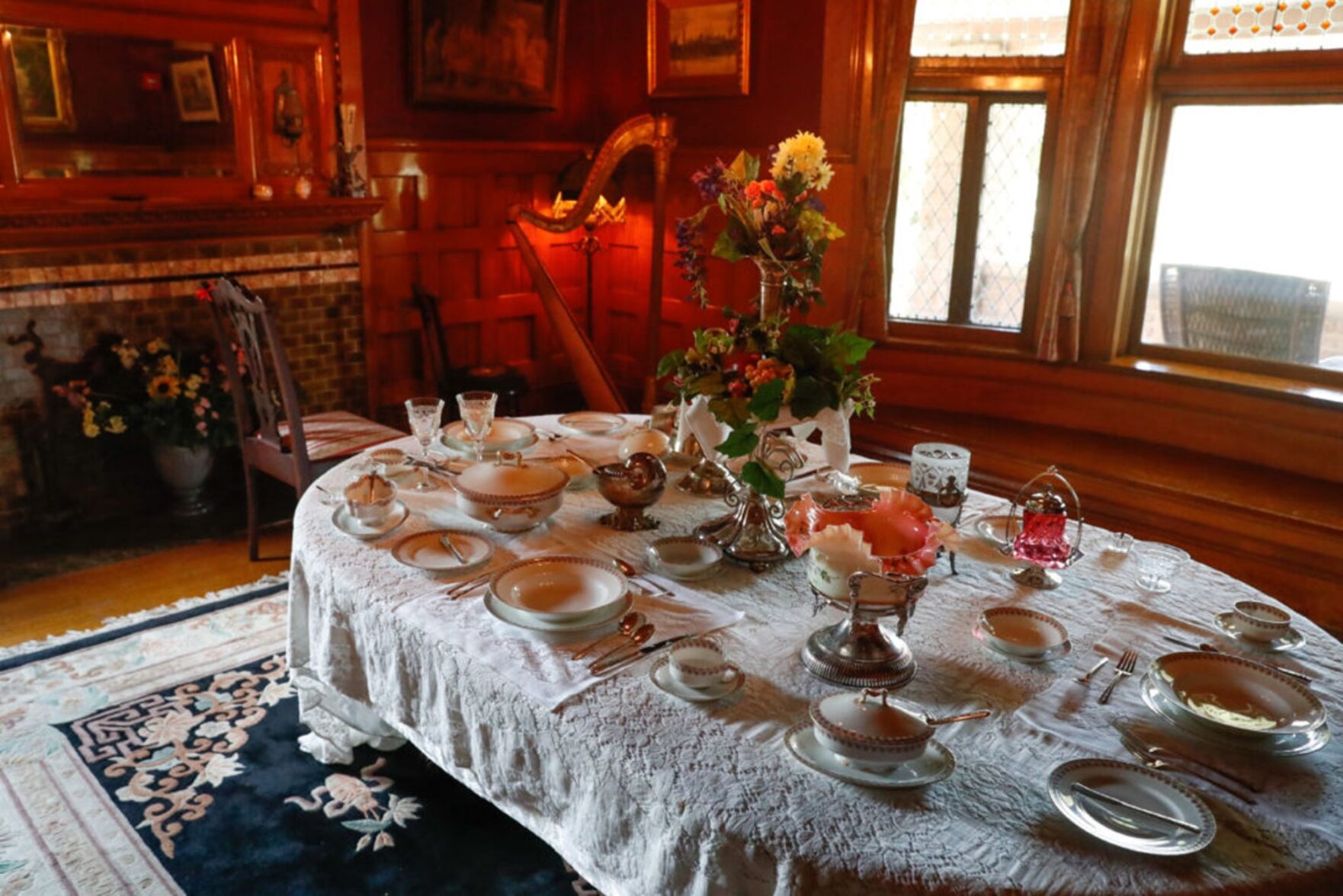 Explore museums: Frank House table setting